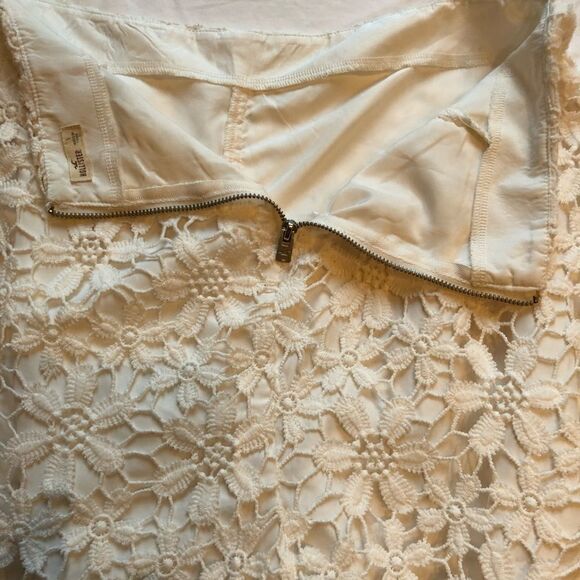 Hollister Lace Shorts Cream lined Size 5 back zipper - Picture 7 of 8